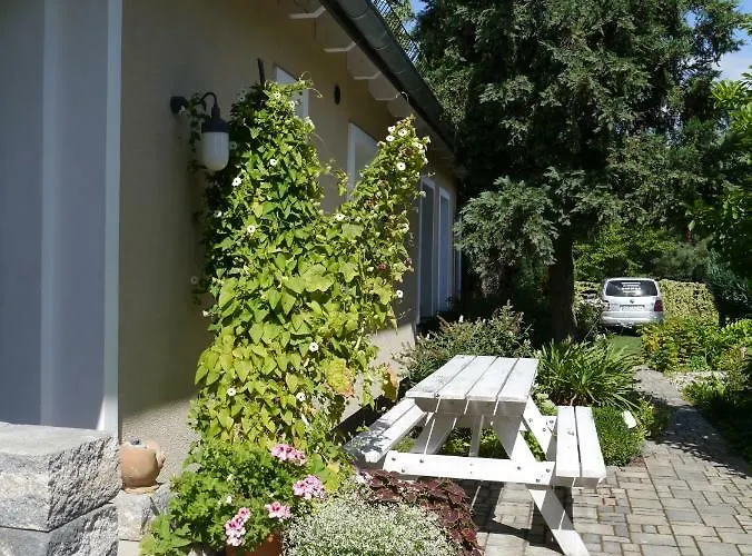 Im Neubauernweg 3 * هوبيغارْتْنْ